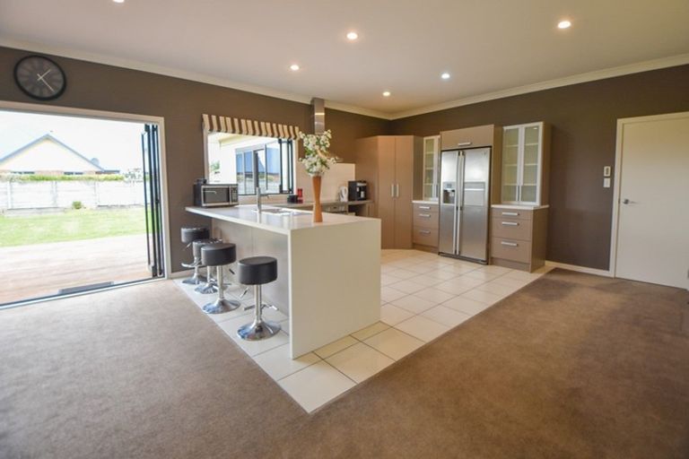 Photo of property in 18 Carrington Drive, Carterton, 5713