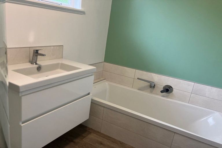 Photo of property in 48 Huntingdon Street, Northland, Wellington, 6012