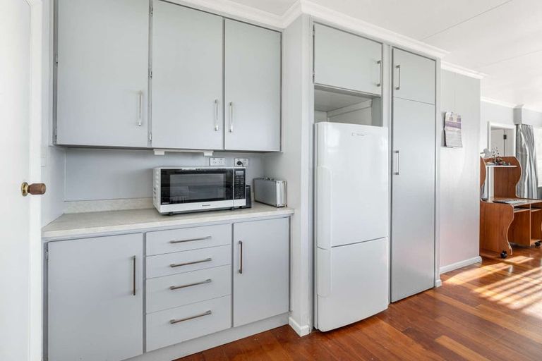 Photo of property in 2 Winchester Street, Levin, 5510