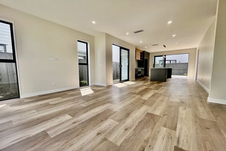 Photo of property in 6 Babos Avenue, Kumeu, 0810