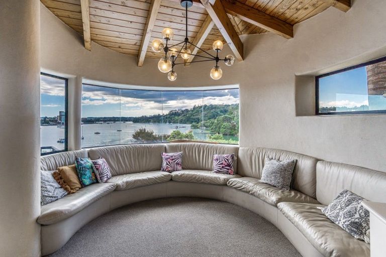 Photo of property in 105 Aeroview Drive, Beach Haven, Auckland, 0626