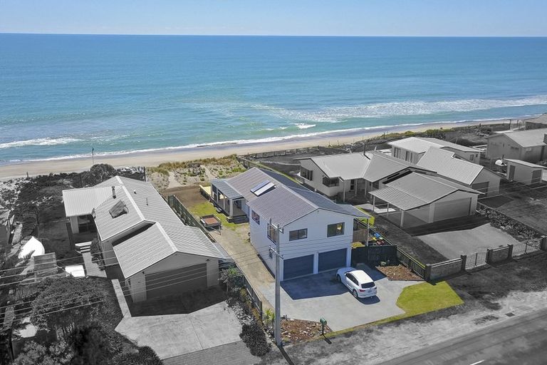 Photo of property in 393 Pukehina Parade, Pukehina, Te Puke, 3189