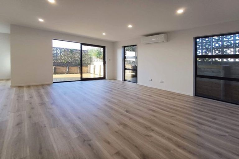 Photo of property in 1/2 Maxwelton Drive, Mairangi Bay, Auckland, 0630