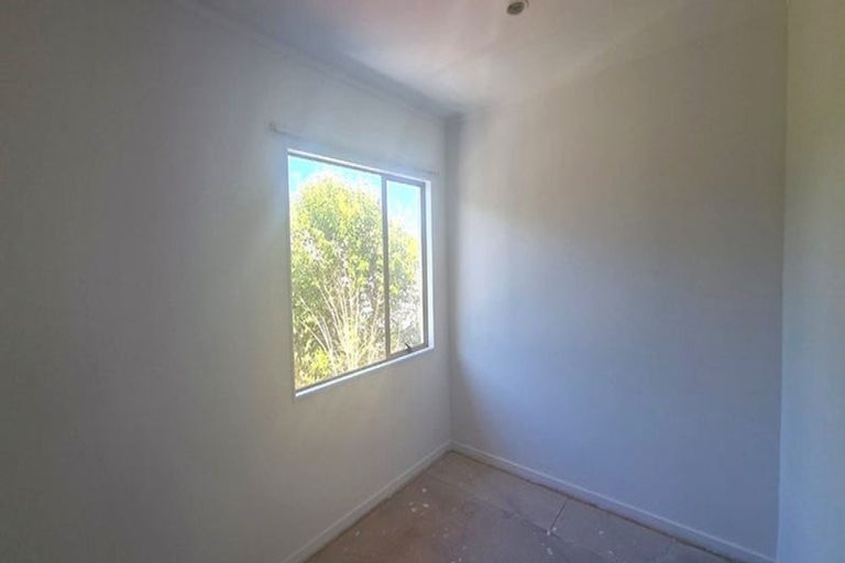 Photo of property in 19 Lockington Avenue, Henderson, Auckland, 0612