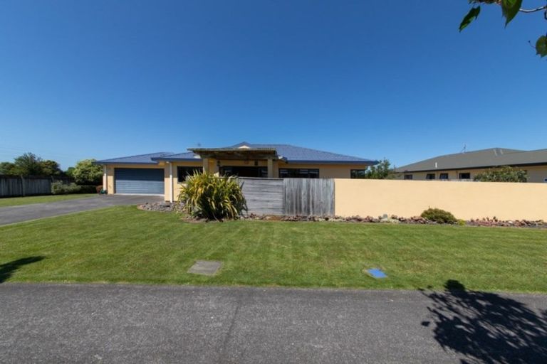 Photo of property in 1 Almond Grove, Feilding, 4702