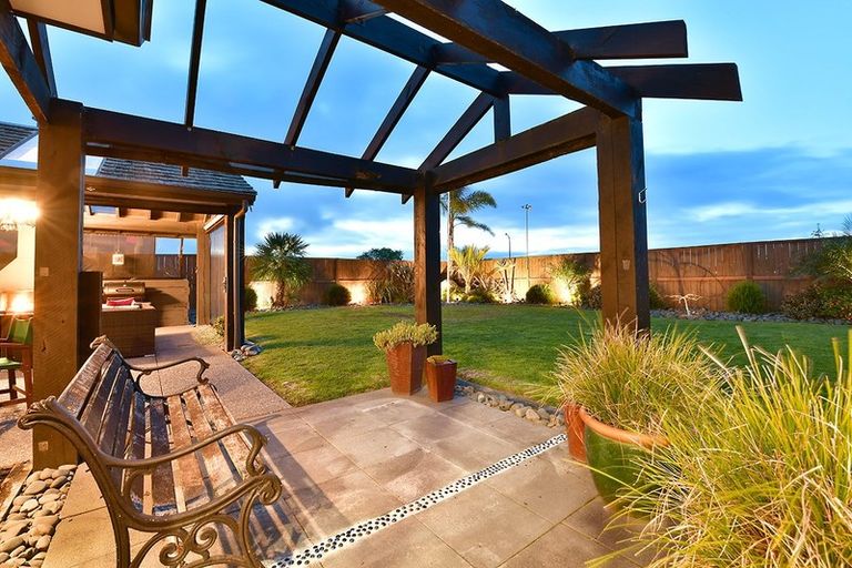 Photo of property in 6 Raabia Close, Parakai, 0830