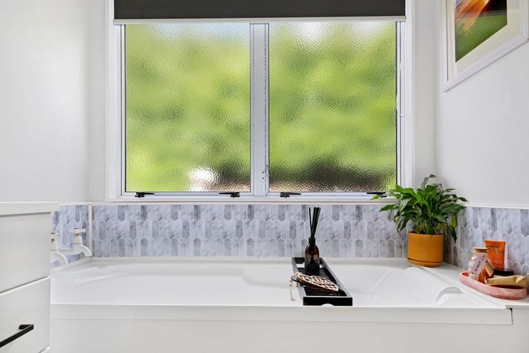 Photo of property in 26 Hoyte Place, Pukehangi, Rotorua, 3015