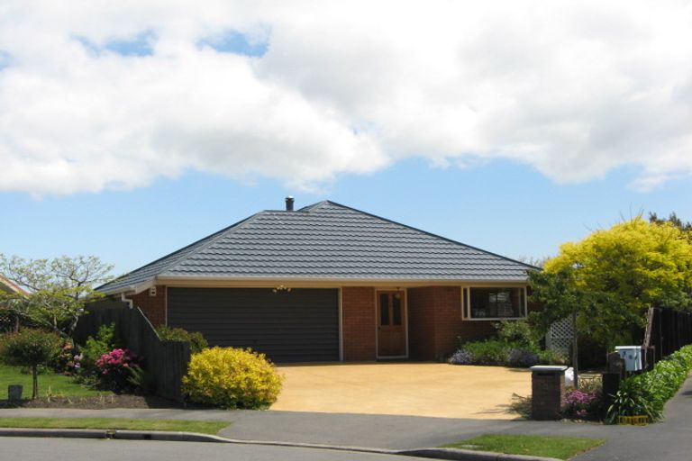 Photo of property in 8 Parkwood Place, Parklands, Christchurch, 8083