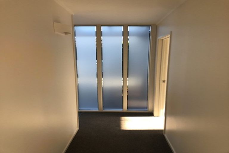 Photo of property in 2/12 Stanley Avenue, Milford, Auckland, 0620