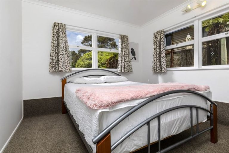 Photo of property in 1066 Scenic Drive North, Swanson, Auckland, 0816
