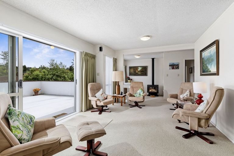 Photo of property in 2/4 Celina Place, Browns Bay, Auckland, 0630