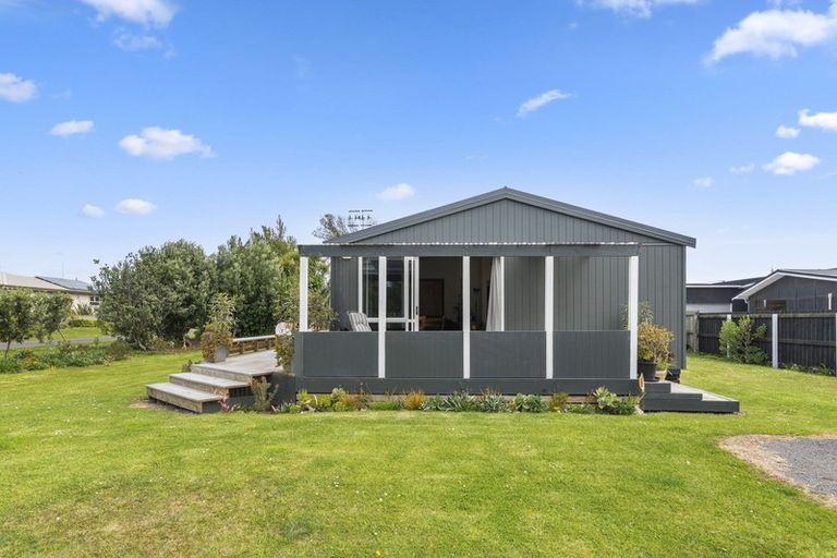 Photo of property in 22 Holben Parade, Foxton Beach, Foxton, 4815