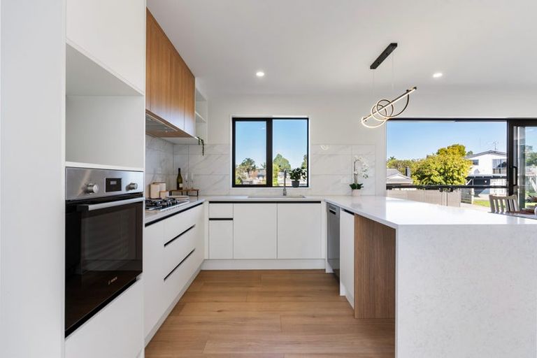 Photo of property in 16a Meadway, Sunnyhills, Auckland, 2010