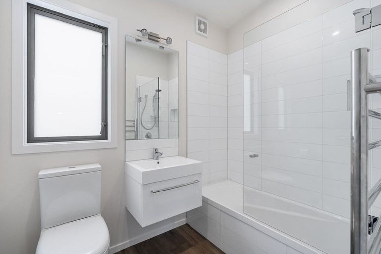 Photo of property in 15a Roberts Street, Martinborough, 5711