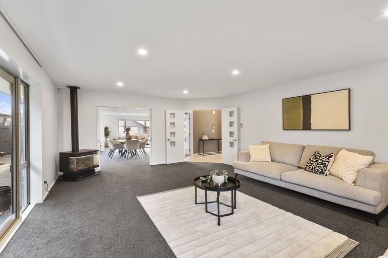 Photo of property in 3 Evergreen Place, Parklands, Christchurch, 8083