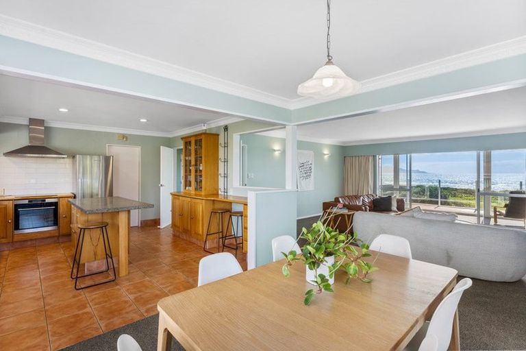 Photo of property in 8 Ara Kuaka, Waikanae Beach, Waikanae, 5036