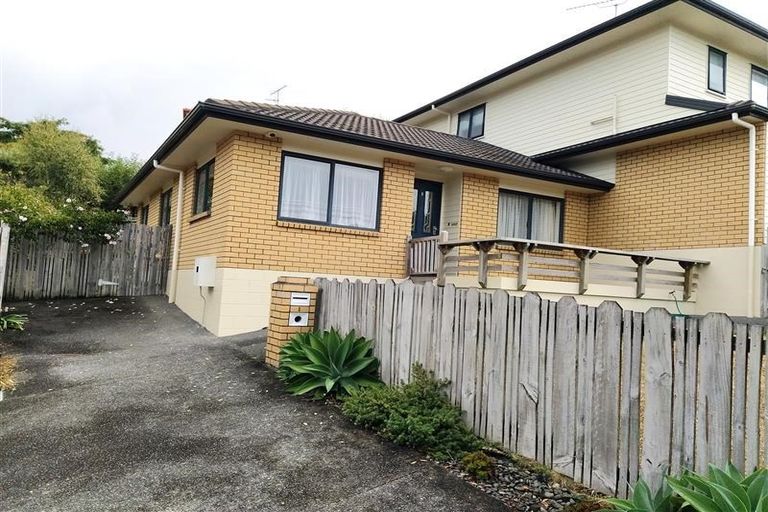 Photo of property in 11 Woodridge Avenue, Northcross, Auckland, 0630