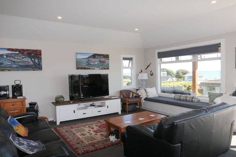 Photo of property in 104 Seaview Road, Paraparaumu Beach, Paraparaumu, 5032