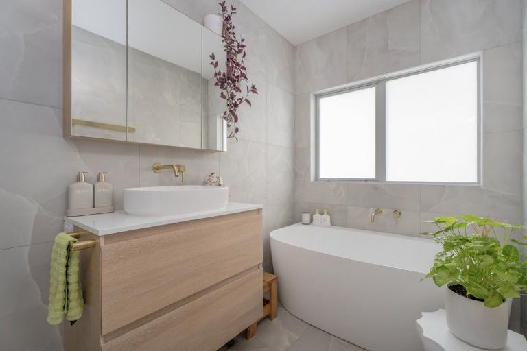 Photo of property in 8 Awatea Drive, Whitianga, 3510