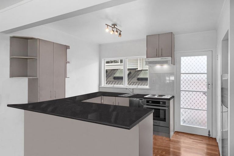 Photo of property in 2/39 Aramoana Avenue, Devonport, Auckland, 0624