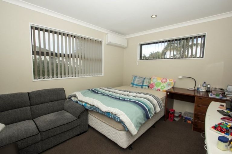 Photo of property in 43b Redoubt Road, Goodwood Heights, Auckland, 2105