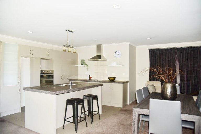 Photo of property in 112 Saint James Drive, Huntington, Hamilton, 3210