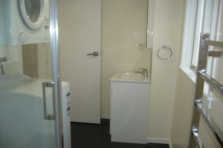 Photo of property in 4 Hawker Street, Mount Victoria, Wellington, 6011