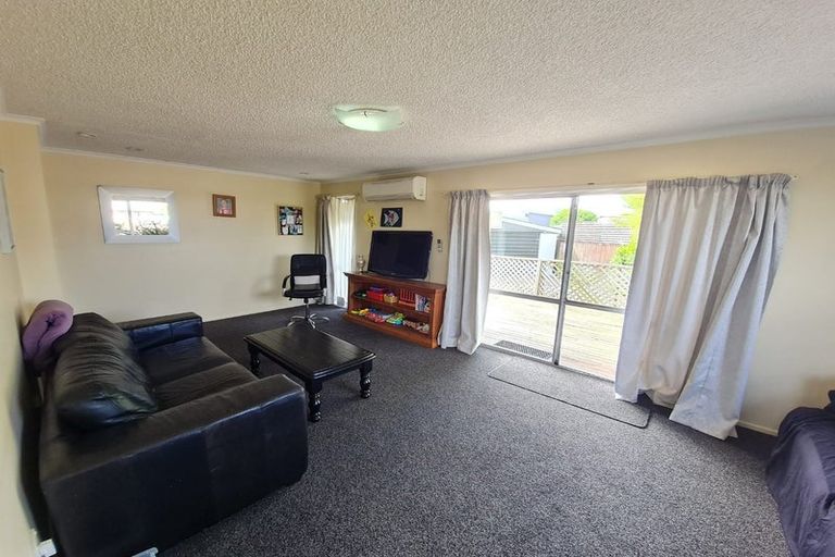 Photo of property in 18 Tamarisk Place, Parklands, Christchurch, 8083