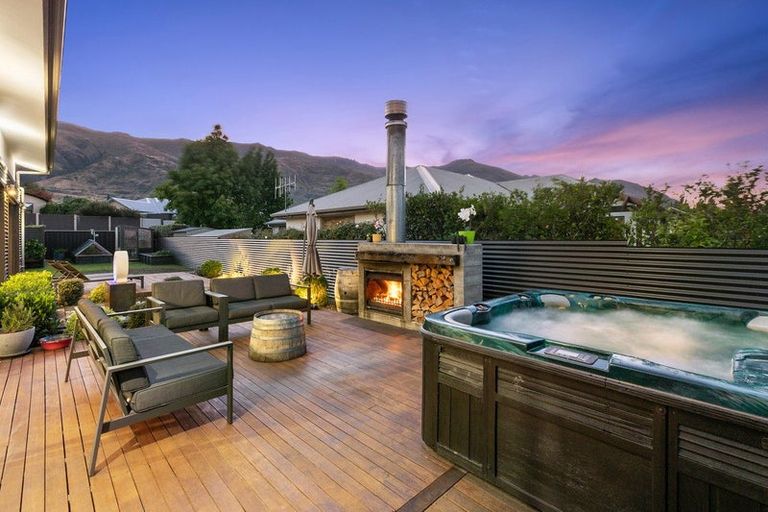 Photo of property in 21 Stonebrook Drive, Wanaka, 9305