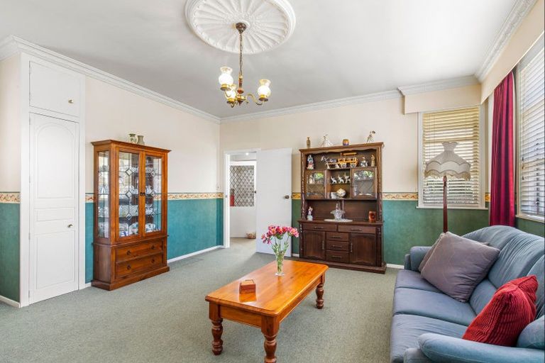 Photo of property in 16 Seddon Street, Levin, 5510