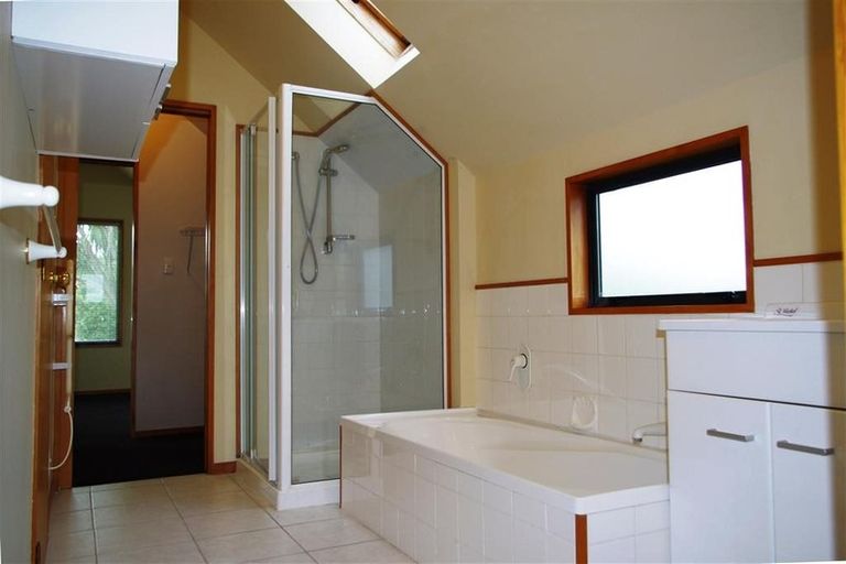 Photo of property in 2c Chilcombe Street, Ilam, Christchurch, 8041