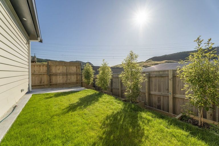 Photo of property in 165 Amesbury Drive, Churton Park, Wellington, 6037
