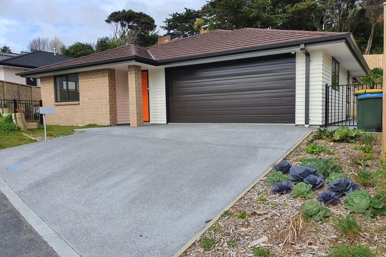 Photo of property in 10 Grapnel Lane, Whitby, Porirua, 5024