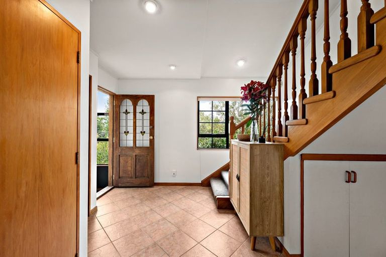 Photo of property in 17 David Crescent, Karori, Wellington, 6012