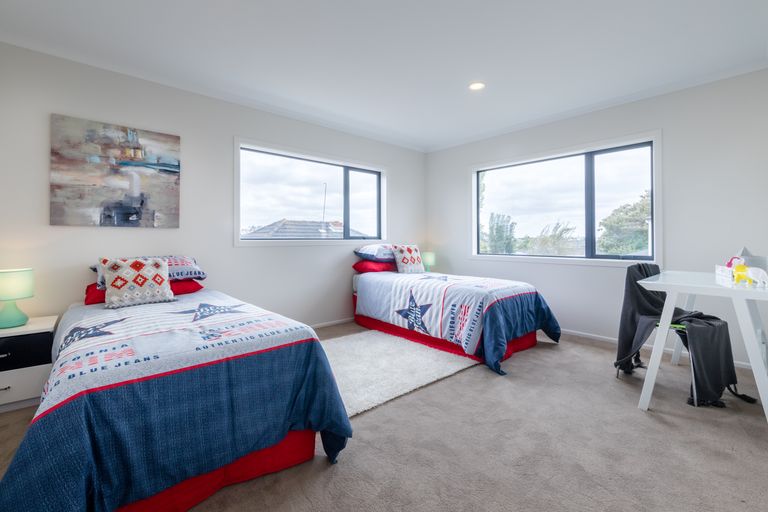Photo of property in 9 Netherlands Avenue, Kelston, Auckland, 0602
