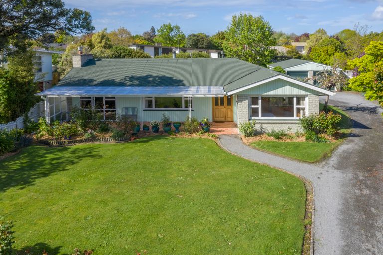 Photo of property in 49 Maidstone Road, Ilam, Christchurch, 8041