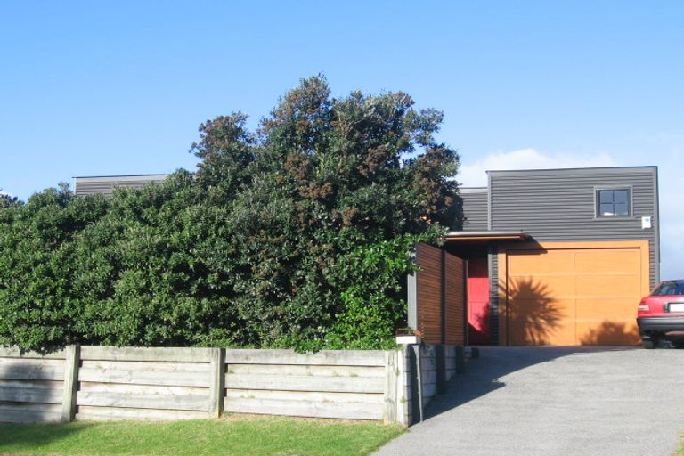 Photo of property in 2 Arnold Grove, Paraparaumu Beach, Paraparaumu, 5032