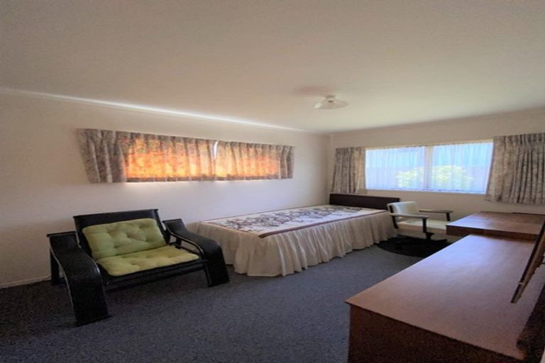 Photo of property in 1/64 Aviemore Drive, Highland Park, Auckland, 2010