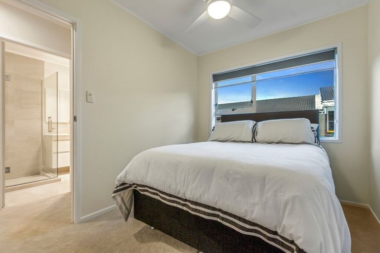 Photo of property in 2/162 Pigeon Mountain Road, Half Moon Bay, Auckland, 2012