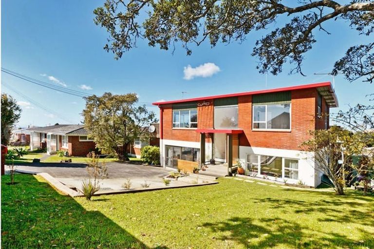 Photo of property in 1/240 Onewa Road, Birkenhead, Auckland, 0626