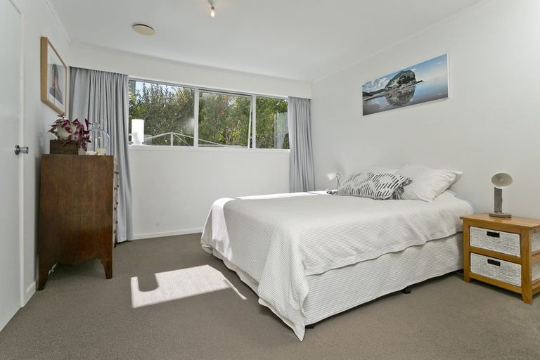 Photo of property in 2/949 Beach Road, Torbay, Auckland, 0630
