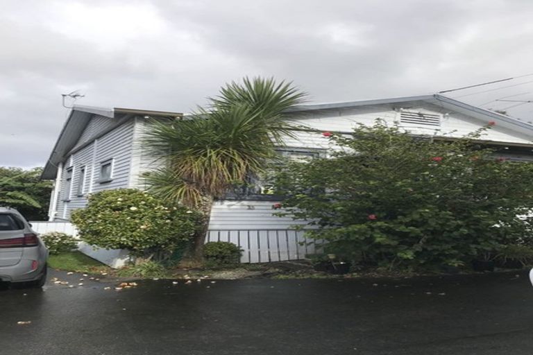 Photo of property in 16 Rimu Street, New Lynn, Auckland, 0600