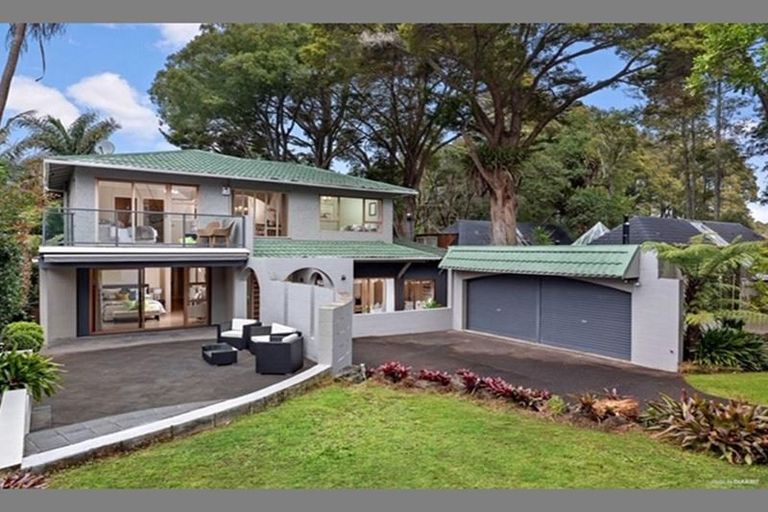 Photo of property in 16 Cobblestone Lane, Hillcrest, Auckland, 0627