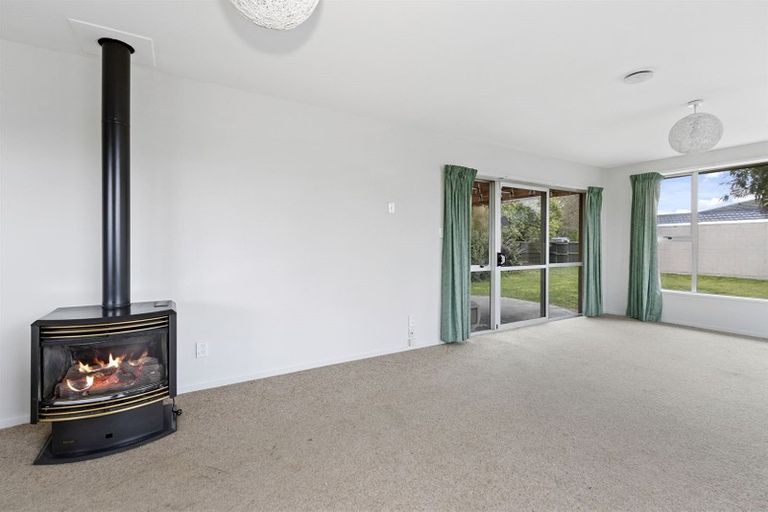 Photo of property in 52 Woodend Road, Woodend, 7610