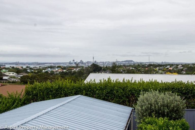 Photo of property in 21 Pupuke Road, Birkenhead, Auckland, 0627