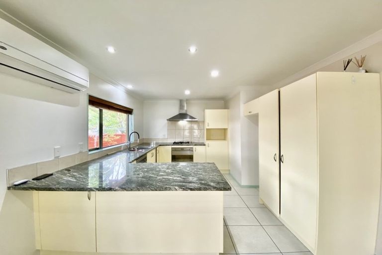 Photo of property in 14 Franshell Crescent, East Tamaki, Auckland, 2013