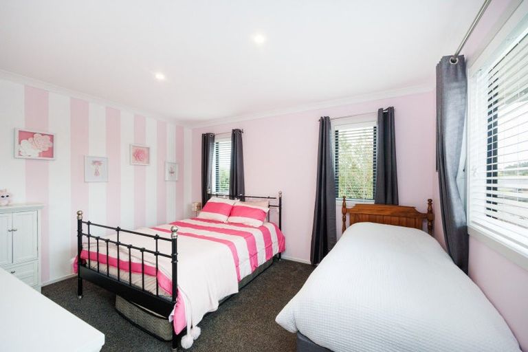 Photo of property in 18 Oak Crescent, Ashhurst, 4810