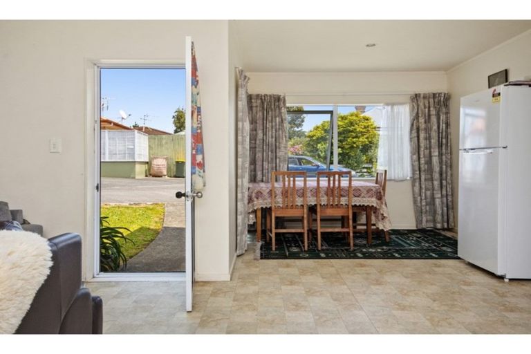 Photo of property in 104a Collingwood Road, Waiuku, 2123