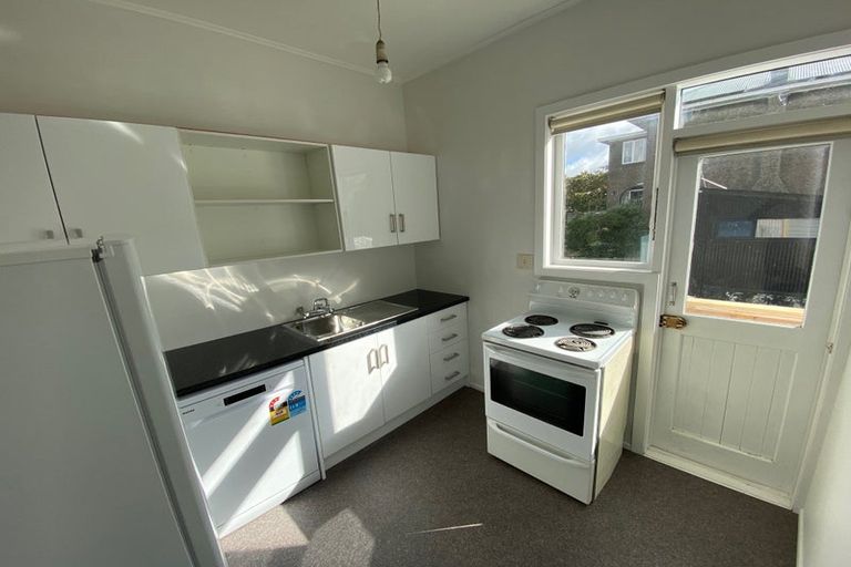 Photo of property in 11 Caroline Street, Mount Victoria, Wellington, 6011