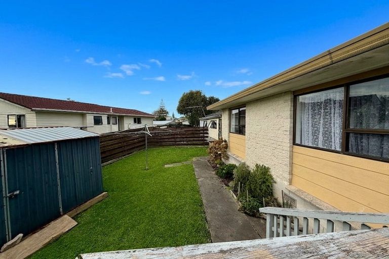 Photo of property in 2/319 Roscommon Road, Clendon Park, Auckland, 2103